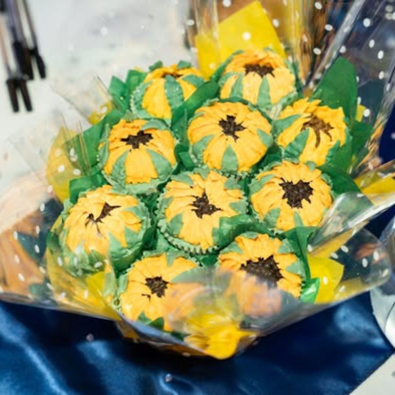 Exquisite Cupcake Bouquets By Diane (Ayrshire)